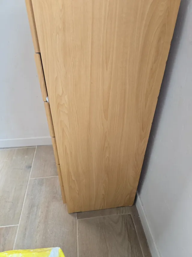 Cajonera de madera clara