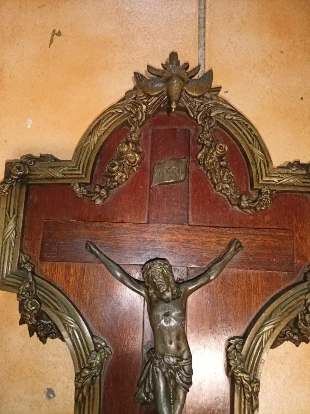 Antigua Cruz Bronce y Madera