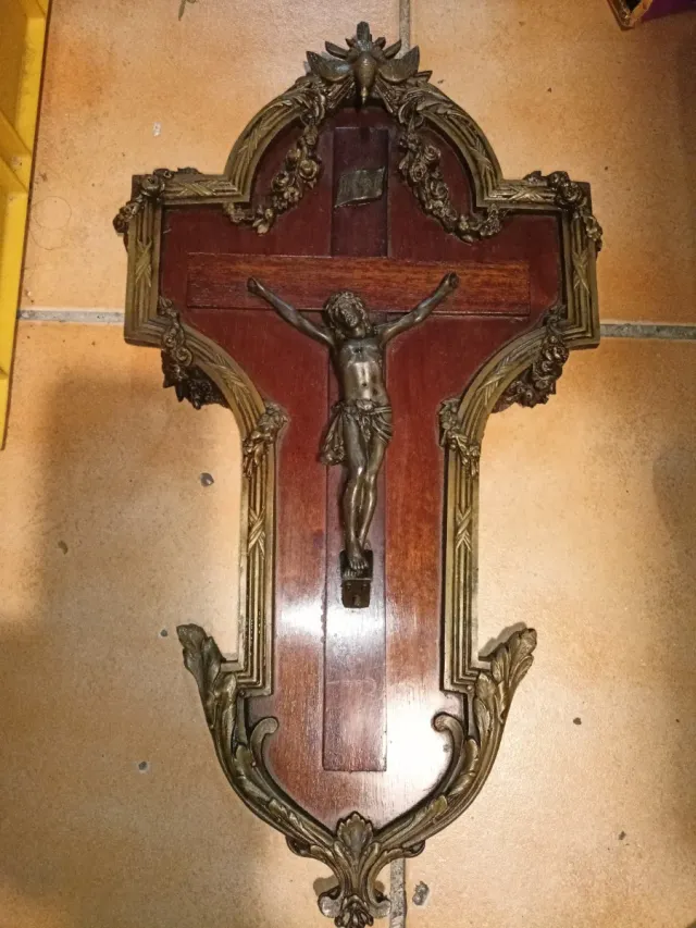 Antigua Cruz Bronce y Madera