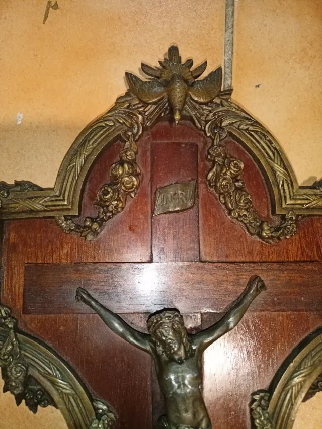 Antigua Cruz Bronce y Madera