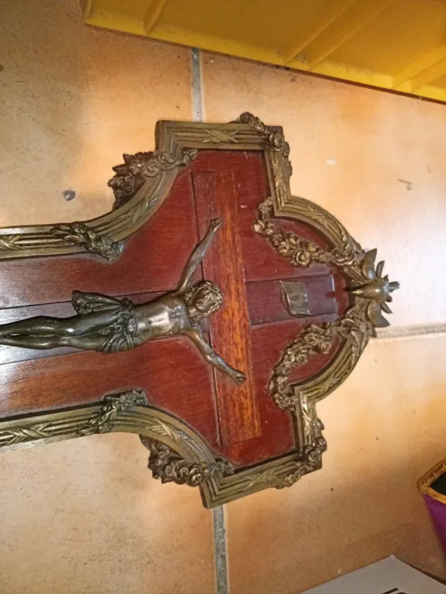 Antigua Cruz Bronce y Madera