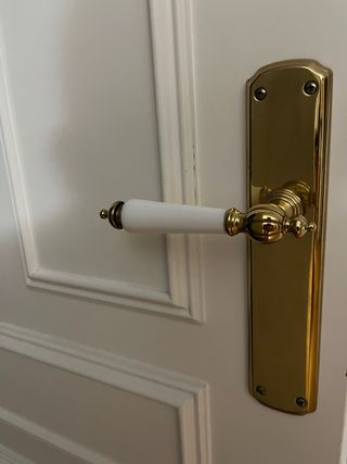 7 Puertas de madera lacadas en blanco de interior