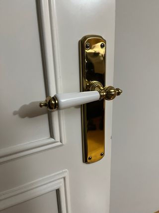 7 Puertas de madera lacadas en blanco de interior