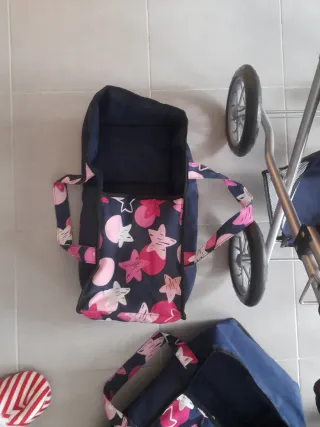 Set di 2 passeggini per bambole con borsa e sacco