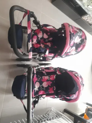 Set di 2 passeggini per bambole con borsa e sacco
