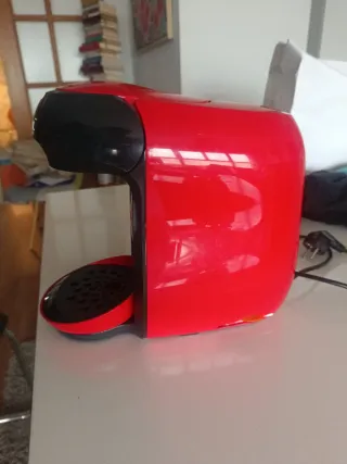 Cafetera Tassimo Bosch Roja + caja de café