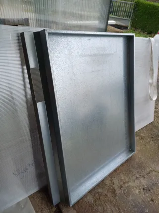 Tapa metálica para remolque de perro