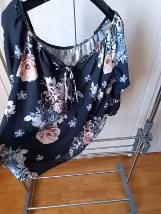 Blusa floreale scollata con laccetti tg.M ITALIANA