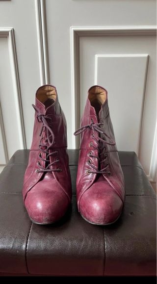 Botines granates con cordones