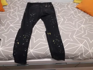 Pantalones vaqueros negros con pintura