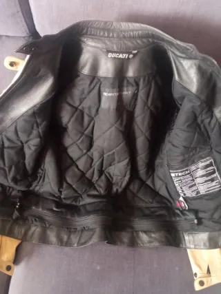 Chaqueta Ducati Clásica Beige y Negra