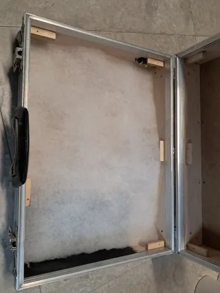 Maletín aluminio beige y plata