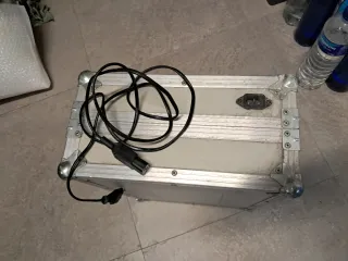 Maletín aluminio beige y plata