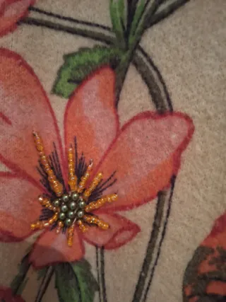 Abrigo caftán Zara pedrería floral