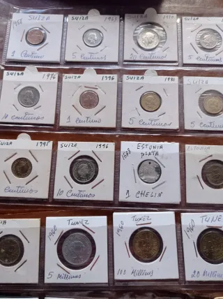 Lote( 40) 35 monedas extranjeras diferentes países