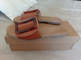Sandalias chica.