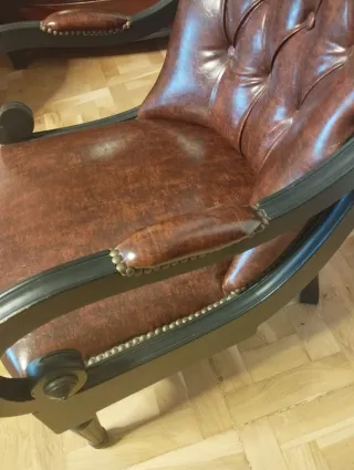 Sillón  de piel elegante clásico y moderno.