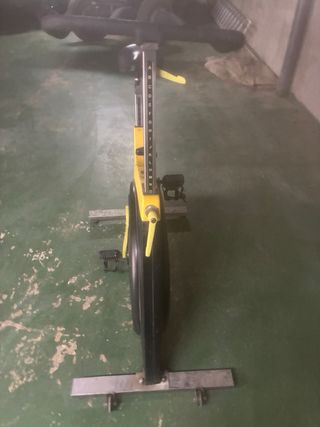 Bicicleta Spinning Negra y Amarilla