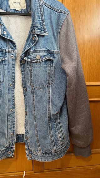 Cazadora vaquera Pull&Bear azul y gris