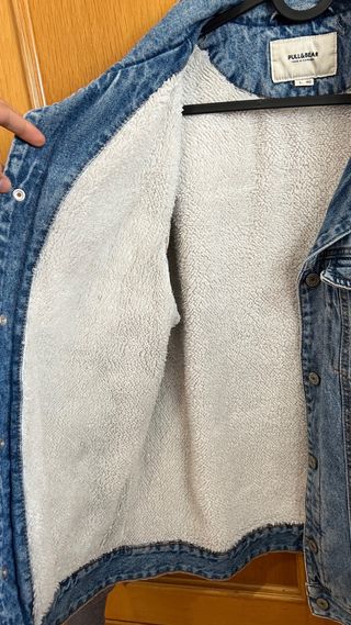 Cazadora vaquera Pull&Bear azul y gris