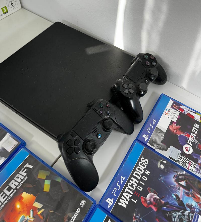 PlayStation 4 + 8 Juego + 2 Mandos afbeelding 4