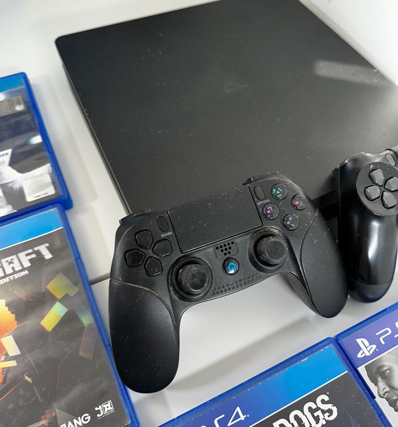 PlayStation 4 + 8 Juego + 2 Mandos afbeelding 6