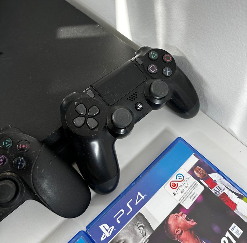 PlayStation 4 + 8 Juego + 2 Mandos afbeelding 5