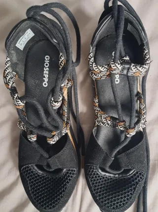 Alpargatas Gioseppo negras y beige