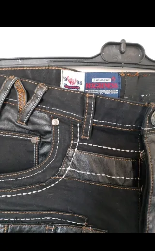 Jeans Grunge Punk con dettagli in ecopelle