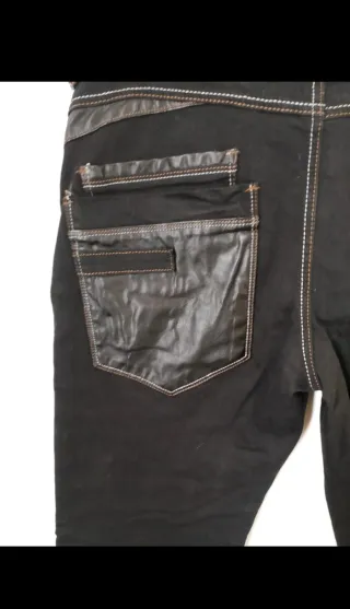 Jeans Grunge Punk con dettagli in ecopelle