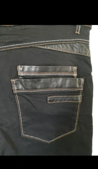 Jeans Grunge Punk con dettagli in ecopelle