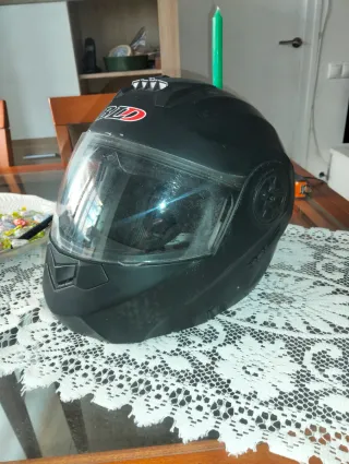 Casco de moto negro modelo BLD talla XL