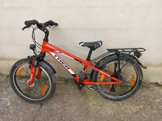 Bicicleta Trek Roja Infantil