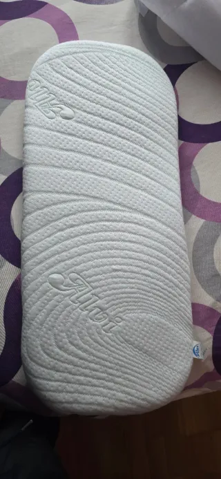 Mini cuna con 2 colchones de IKEA con ruedas