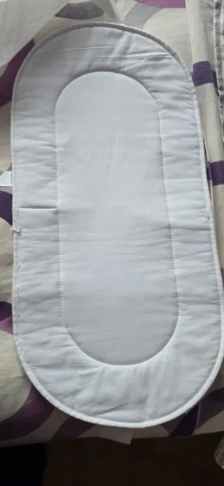 Mini cuna con 2 colchones de IKEA con ruedas