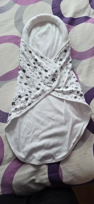 Mini cuna con 2 colchones de IKEA con ruedas