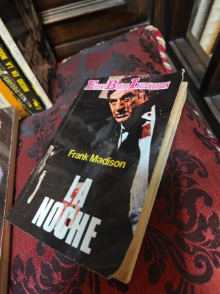 Colección de 27 libros antiguos de terror. Variado