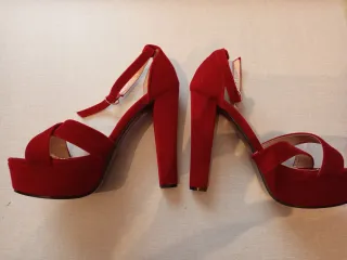 Zapatos de tacón rojos plataforma