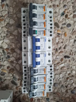 Interruptores automáticos Merlin Gerin