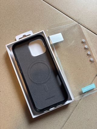 Funda iPhone 16 Pro Max Negra Cuero