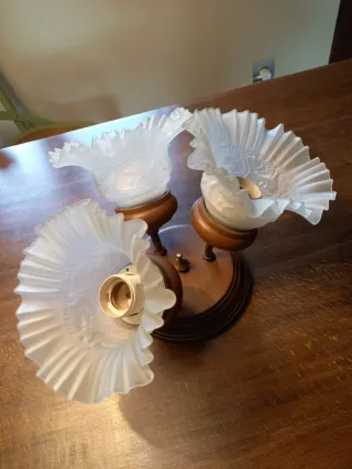 Lámpara de techo de 3 pantallas. Mádera y cristal.