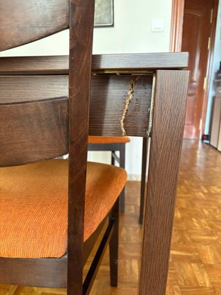 Mesa de comedor con 4 sillas