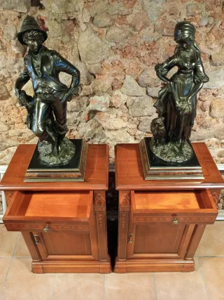 Muebles con figuras de cerámica