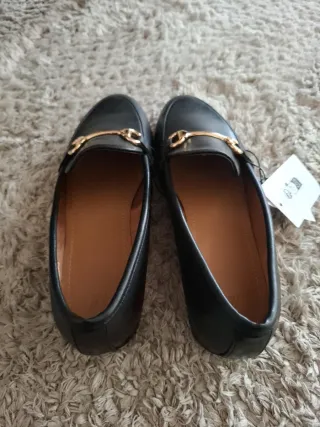 Mocasines H&M Negros con Hebilla Dorada