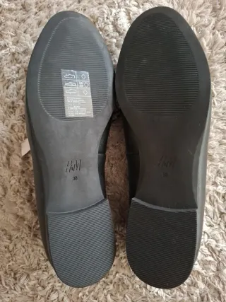 Mocasines H&M Negros con Hebilla Dorada