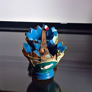 huevo de colección traído desde Paris