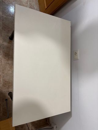 Mesa escritorio blanca patas negras Ikea