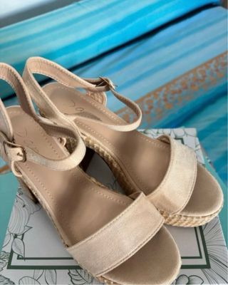 Sandalias tacón plataforma beige T37