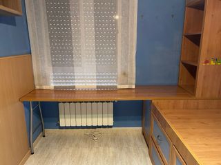 Dormitorio infantil completo: cama y escritorio