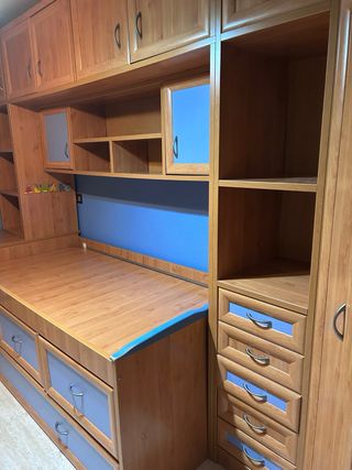 Dormitorio infantil completo: cama y escritorio